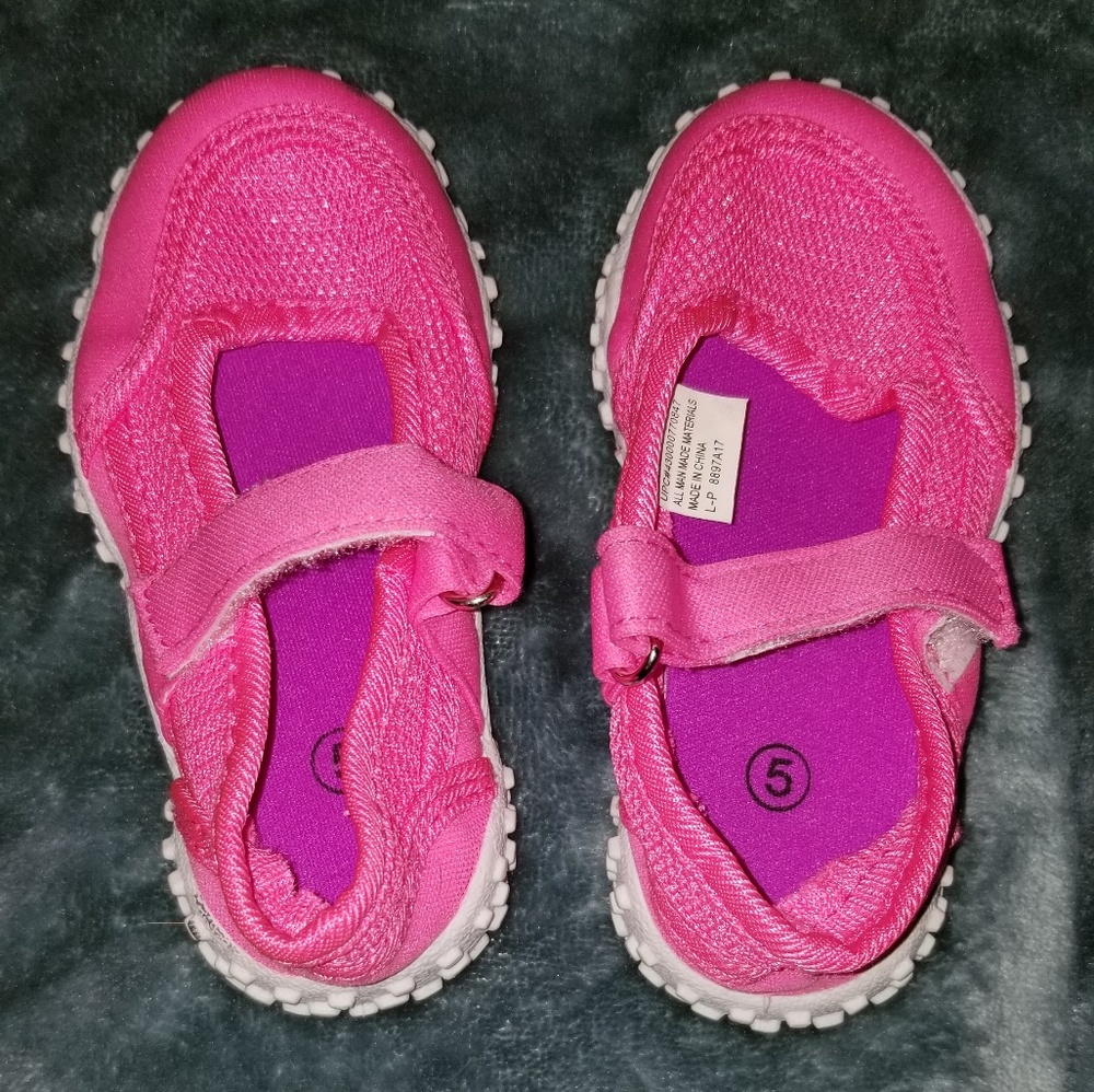 Size 5 infant girl water shoe EUC